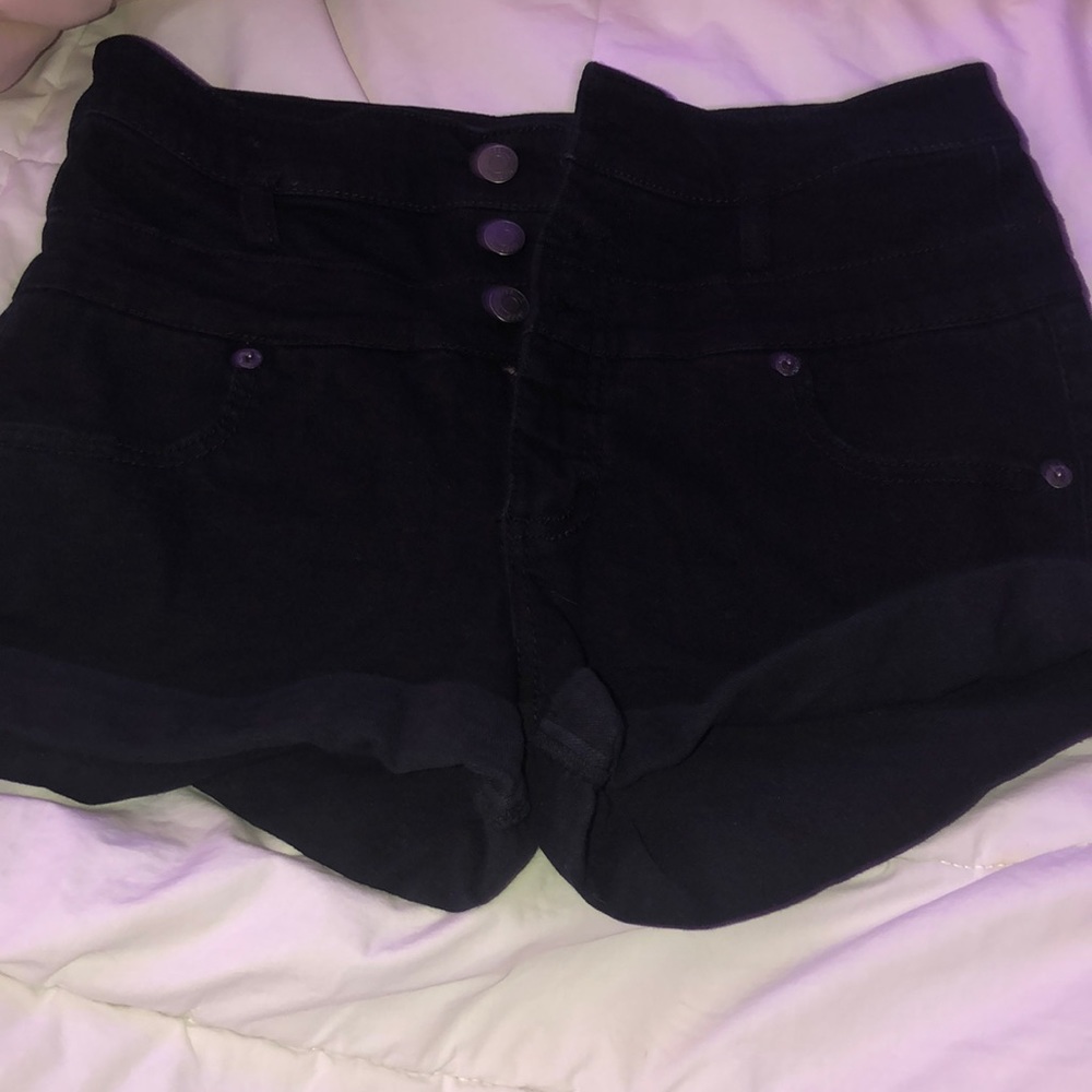 Black high waisted jean shorts!